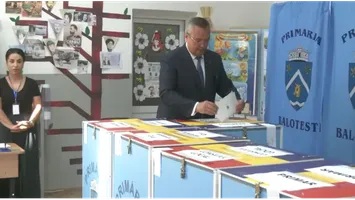 Nicolae Ciucă, după ce a ieșit din secția de votare: „Îi îndemn pe fiecare dintre cetățenii români să meargă la vot și să decidă viitorul”