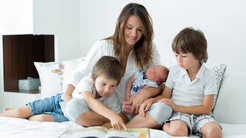 Familiile cu mai mulți copii primesc 670 de lei în plus de la stat din aprilie. Categoria de români care beneficiază de acest sprijin financiar