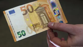 Unele bancnote de 50 euro vor fi scoase din circulație. Cum le identificați și ce puteți face cu ele