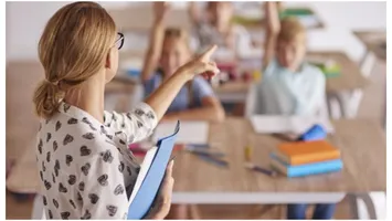 Vouchere de vacanță 2025. Profesorii își plătesc integral vacanța, după care aduc factura și completează o declarație pe propria răspundere