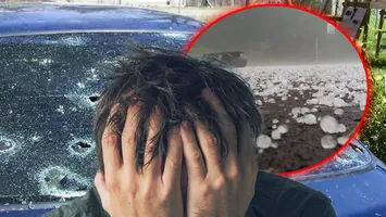 COD PORTOCALIU de fenomene extreme. Grindina a făcut praf parbrizele maşinilor prinse în trafic VIDEO
