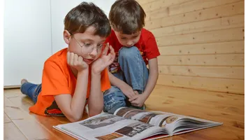 Burse școlare 2025. Vești bune pentru elevi. Câți bani primesc în luna mai