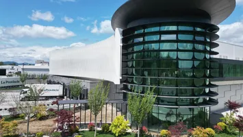 Carmistin devine lider naţional pe segmentul avicol, cu o capacitate de producție de 120.000 tone carne anual, după inaugurarea fabricii din Vâlcea