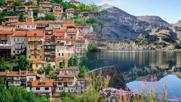 Țara din vecinătatea României în care locuințele sunt vândute la preț de chilipir. O casă în apropierea litoralului costă doar 3.500 de euro