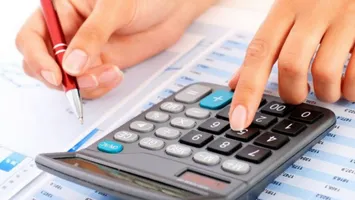 Cu cât vor scădea salariile românilor dacă impozitul pe venit creşte de la 10% la 14%. Ce alte scenarii fiscale sunt luate în calcul pentru 2025
