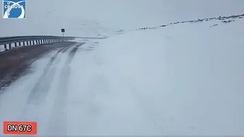 Zapadă viscolită pe Transalpina. Redeschiderea drumului a fost amânată