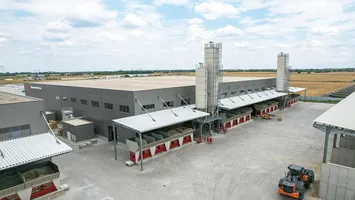 O nouă fabrică de proporții impresionante apare pe harta economică a României. Patronul deschide larg porțile pentru angajări
