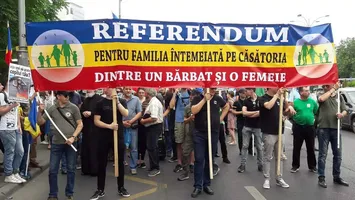 Diana Șoșoacă, în fruntea ”Marșului Normalității”. Se strigă ”Adam și Eva, nu Adam și Adam sau Eva și Eva”