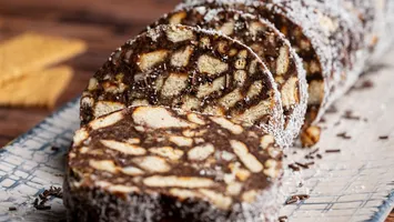 Rețetă. Cum pregătești cel mai delicios salam de biscuiți. Mod de preparare pas cu pas