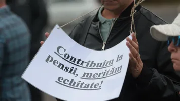 Plata pensiilor din iulie, în pericol! Angajaţii Caselor de pensii au început protestele