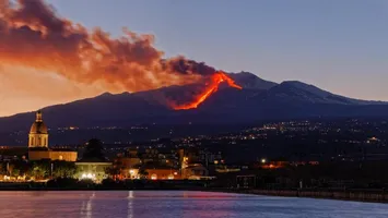 Alertă aeriană în sudul Italiei, după ce vulcanul Etna a erupt din nou VIDEO