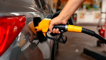 Preţ carburanţi 27 martie 2026. S-a scumpit plinul de benzină/motorină după ce Guvernul a anunţat stare de urgenţă energetică