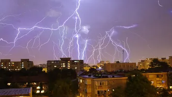 Cod galben de furtuni violente de la ANM. Este vizat și Bucureștiul
