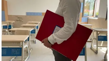 Școlile au început să întocmească listele cu profesorii care vor să rămână titulari până la 65 de ani. Model de cerere