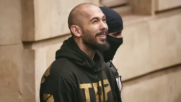 Andrew Tate a răbufnit din arest: ”Dacă aș fi fost cu adevărat un prădător sexual, Poliția britanică nu m-ar fi vânat în toată lumea, ci m-ar fi protejat”