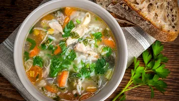 Supa de găină, elixirul sănătății: Patru rețete delicioase pe care trebuie să le încerci