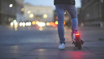 COD RUTIER 2025, schimbat special pentru „trotinetişti”. Examen scris şi testare în poligon pentru cine vrea să nu stea la volan în trafic