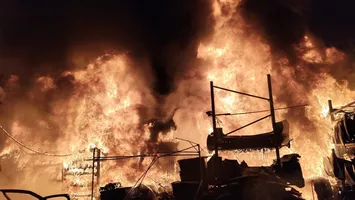 Plan roşu de intervenţie, incendiu violent în Giurgiu VIDEO