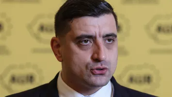 George Simion, discurs instigator la Congresul AUR. Liderul partidului dovedește din nou că este un suveranist convins: „Sper ca de acești escroci să se ocupe poporul”