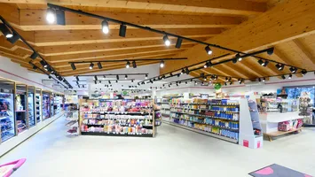 Un nou lanţ internaţional de magazine se pregăteşte să intre pe piaţa din România. Când vor fi deschise primele unităţi care vor concura cu DM Markt