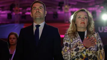 Drulă a uitat că a dat-o afară din USR pe Elena Lasconi pentru că nu s-a retras în favoarea lui Nicușor și anunță că nu renunță la candidatură, dacă Anca Alexandrescu este pe locul 2 în sondaje: ”Singurul sondaj care contează este la urne. Am intrat în cursă ca să o câștig”