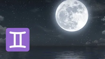 ULTIMA Lună Plină din 2025 în Gemeni îți dă viața peste cap. Iată ce trebuie să lași în urmă pentru a înflori în 2026