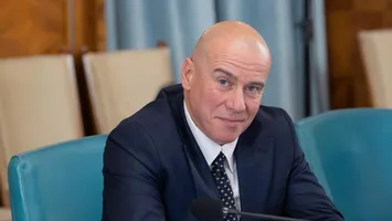 Ministrul Culturii și-ar fi trecut în CV un master făcut la un ONG. Încă o problemă gravă în guvernul Ilie Bolojan