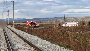 Doi muncitori răniţi grav pe un şantier din Cluj după ce au fost loviţi de o şină de tren