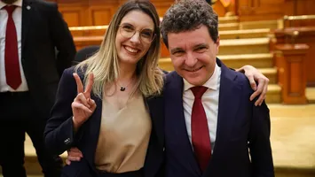 Nicuşor Dan o apără pe Diana Buzoianu: „Nu văd vreun motiv să nu funcționeze coaliția sau să plece vreun ministru”