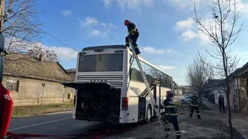 Momente de panică pe strada 9 Mai! Un autobuz cu 52 de pasageri a fost cuprins de fum