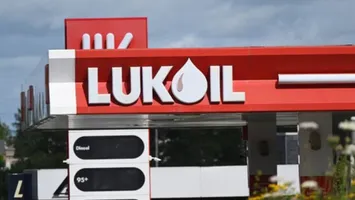 Statele Unite le dau României timp să decidă viitorul Lukoil. Trump amână sancțiunile până în 2026