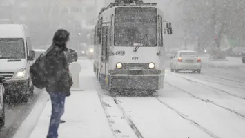 Accuweather anunţă când ar putea ninge în Bucureşti în luna decembrie. Datele la care sunt aşteptați primii fulgi de zăpadă