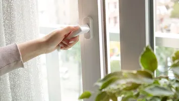 Când este recomandată aerisrea locuinţei iarna. Greşeala frecventă pe care o fac mulţi români