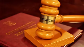 „Dacă, în deliberare, un judecător nu se prezintă, el este considerat demis automat”. Verdict dur al unui fost judecător român la Tribunalul Uniunii Europene în privința plecării a patru magistrați CCR din sală în timpul dezbaterilor privind reforma pensiilor speciale