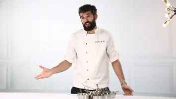 Mărturiile emoționante ale lui Richard Abou Zaki: Prin ce a trecut juratul de la „Chefi la cuțite” ca să ajungă în top: „A contat bătaia aia în bucătărie!”