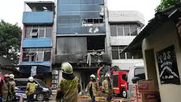 VIDEO Cel puțin 13 morți după un incendiu devastator într-un bloc de șapte etaje din Jakarta