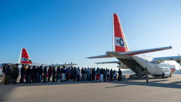 Administrația Donald Trump își creează propria flotă de avioane pentru deportarea imigranților ilegali (The Washington Post)