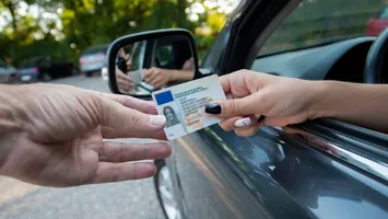 Ghid pentru șoferi: În ce situații se suspendă permisul de conducere sau înmatricularea vehiculul