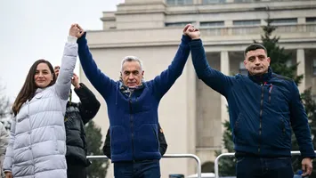 Șefa POT îl atacă pe Simion: Georgescu era în arest, iar liderii care pretind că îl „susțin” petreceau cu lăutarii într-un restaurant