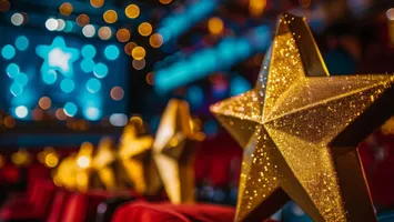 3 ZODII născute să fie în lumina reflectoarelor. Ce le aduce FAIMA