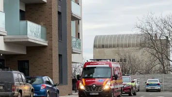 Un adolescent a murit după ce ar fi căzut de la înălțime dintr-un bloc, în Oradea