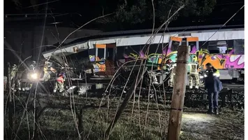Un alt accident feroviar în Spania, un tren a lovit un zid prăbuşit peste şine, la Barcelona