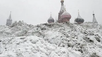 VIDEO Moscova este îngropată în zăpadă. Nămeți uriași, ger, drumuri închise și zboruri anulate VIDEO