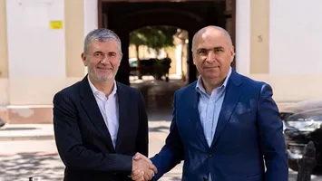 EXCLUSIV CUTIA NEAGRĂ Camarila lui Ilie Bolojan, anchetă zdrobitoare. Cel mai bogat baron PNL din cel mai sărac judeţ al ţării, abonat la contracte cu statul