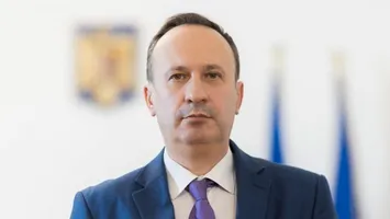 Adrian Câciu acuză Guvernul Bolojan de naționalizarea veniturilor: „Deficitul nu scade daca iei banii la centru. Doar îi treci dintr-un buzunar în altul”