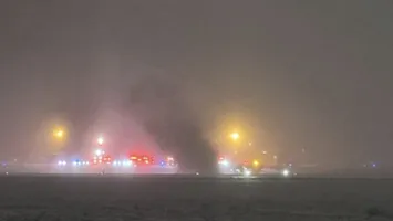 Avion prăbuşit în flăcări pe aeroportul din Maine, este stare de urgență în SUA. Avea opt persoane la bord