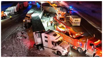 Carambol masiv în statul american Indiana din cauza zăpezii de pe şosea VIDEO