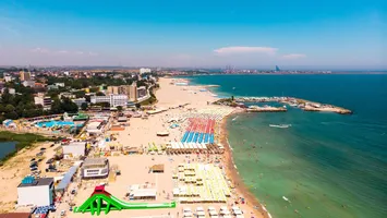Românii își rezervă tot mai târziu vacanțele la mare. Reduceri record de până la 50% la hotelurile de pe litoral