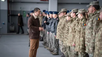 Ministrul Apărării s-ar duce „la cătănie”. Ce spune de revenirea la armata obligatorie