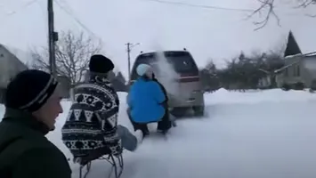 Tragedie la săniuș în Harghita. Sania cu șase persoane era trasă de o mașină, medicii nu au mai putut face nimic pentru a-i salva viața